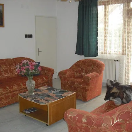 Apartment Szekreny