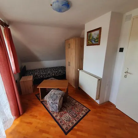 Szekreny Apartment *